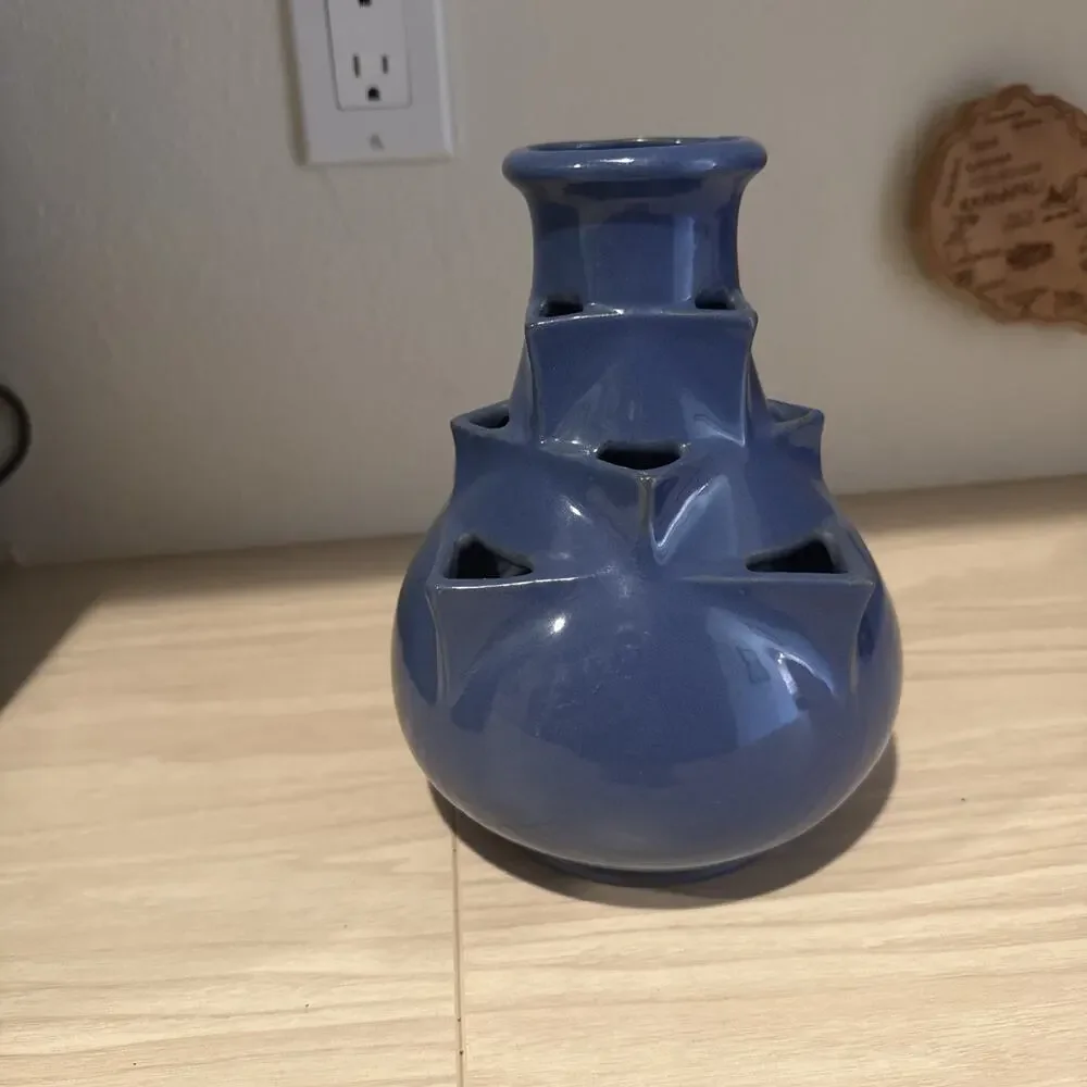 Vintage Western Stoneware Monmouth Pineapple Vase Strawberry Planter Jar Blue 8”
